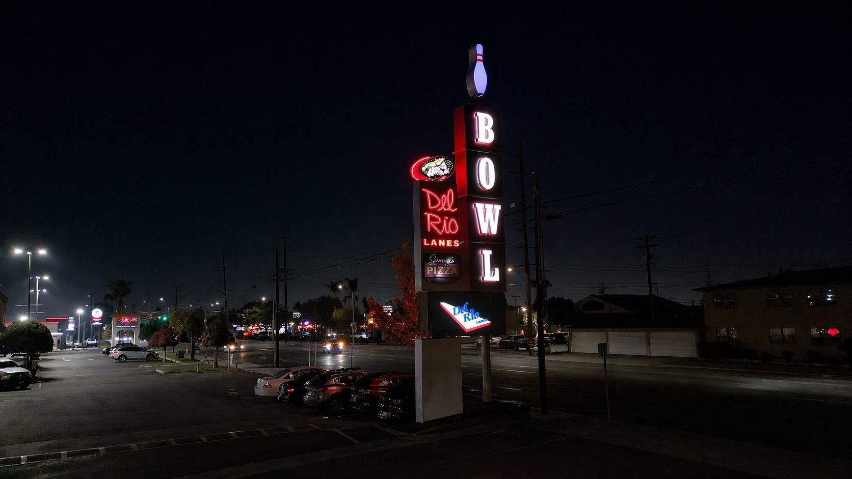 Del Rio Lanes | Bowling, Squeezy's Pizza & Events in Downey, CA